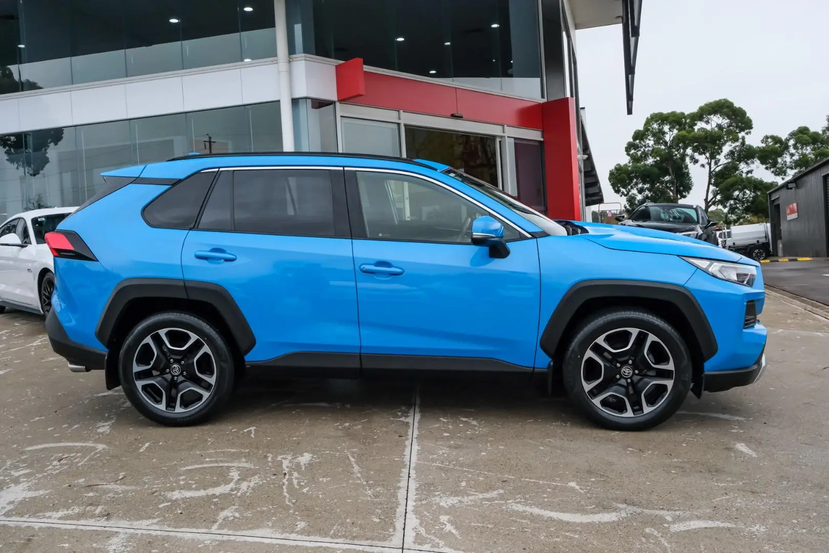 2019 Toyota RAV4 Gallery Image 3