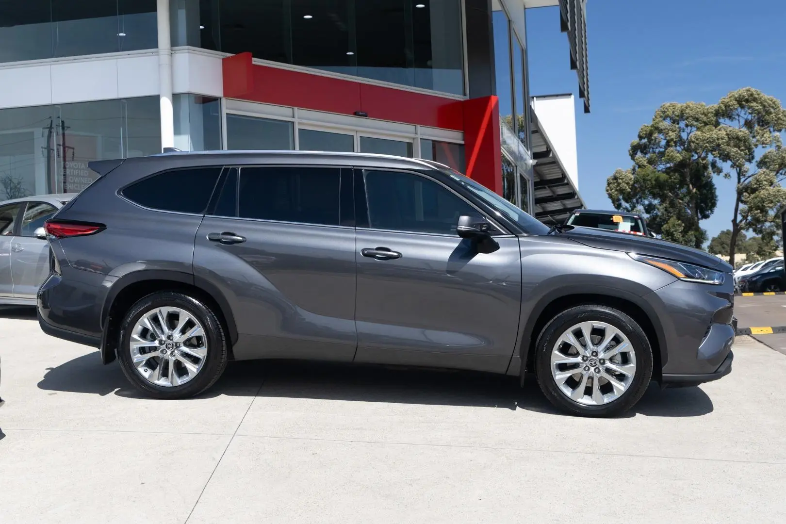 2023 Toyota Kluger Gallery Image 3