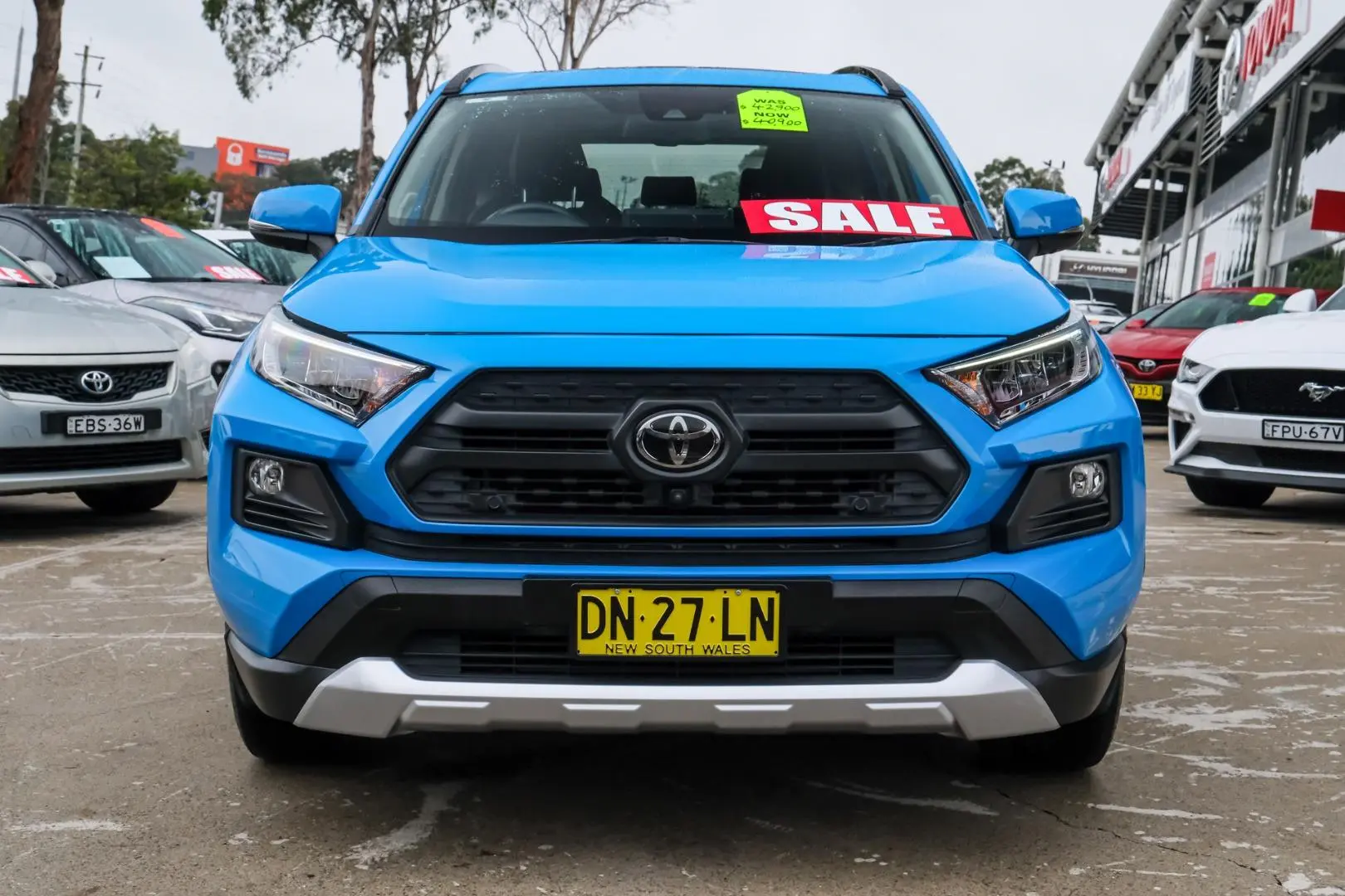 2019 Toyota RAV4 Gallery Image 4