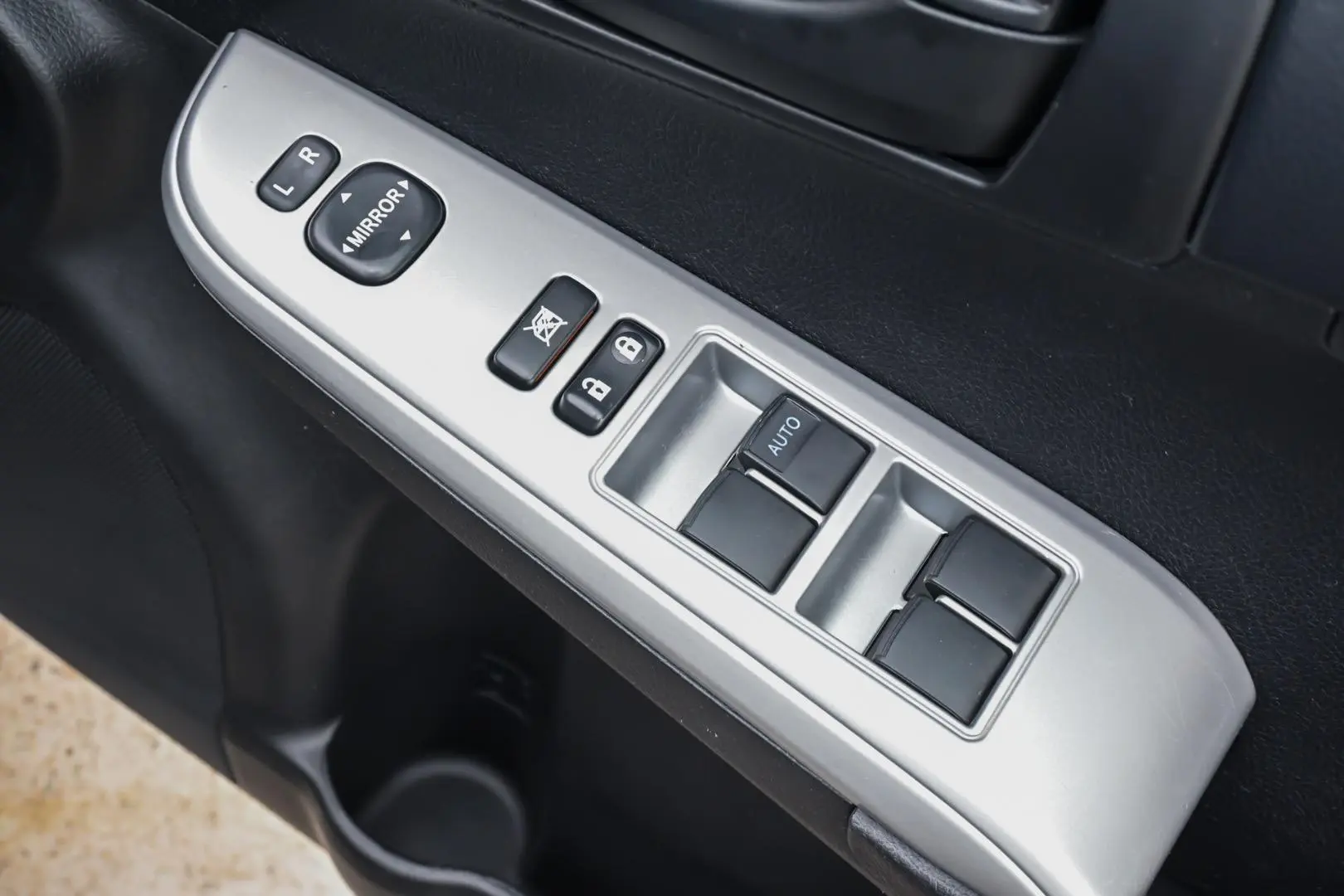 2017 Toyota Camry Gallery Image 10