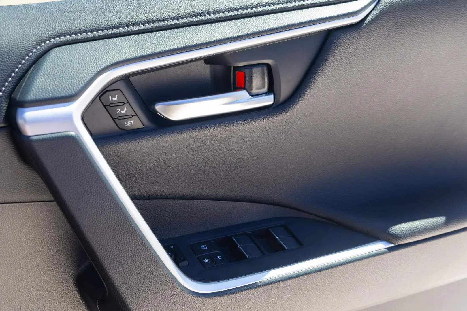 2025 Toyota RAV4 Gallery Image 16