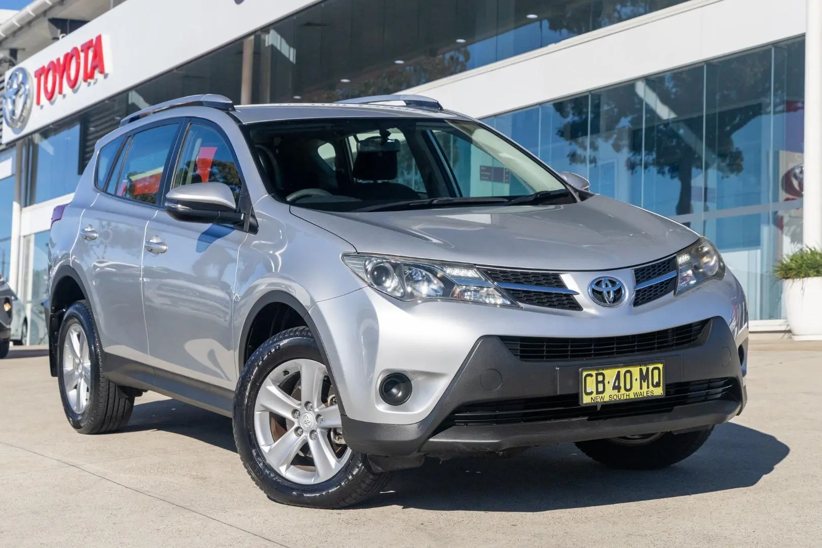 2013 Toyota RAV4 Gallery Image 1