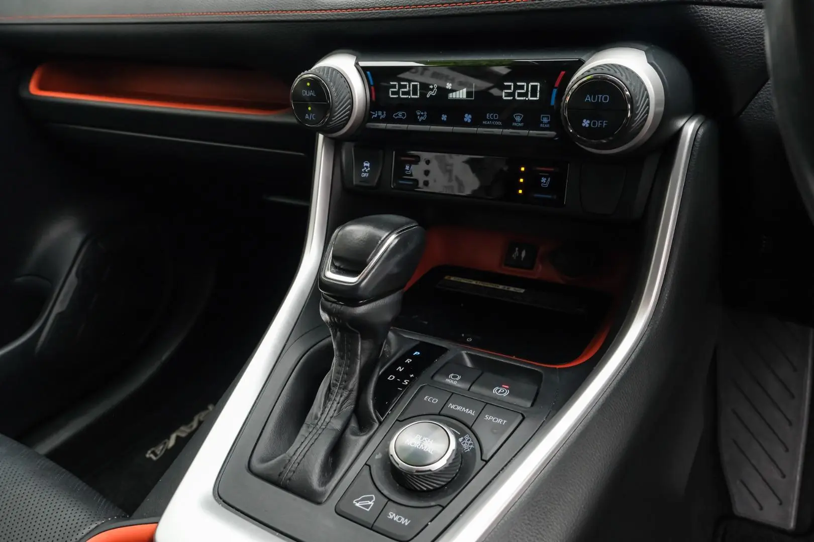 2019 Toyota RAV4 Gallery Image 13