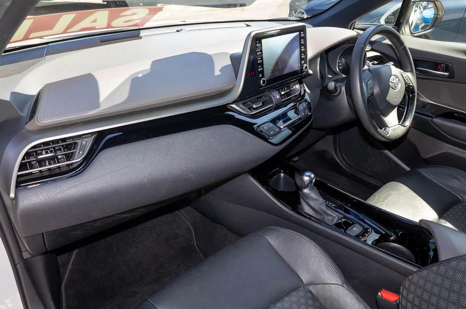 2023 Toyota C-HR Gallery Image 8