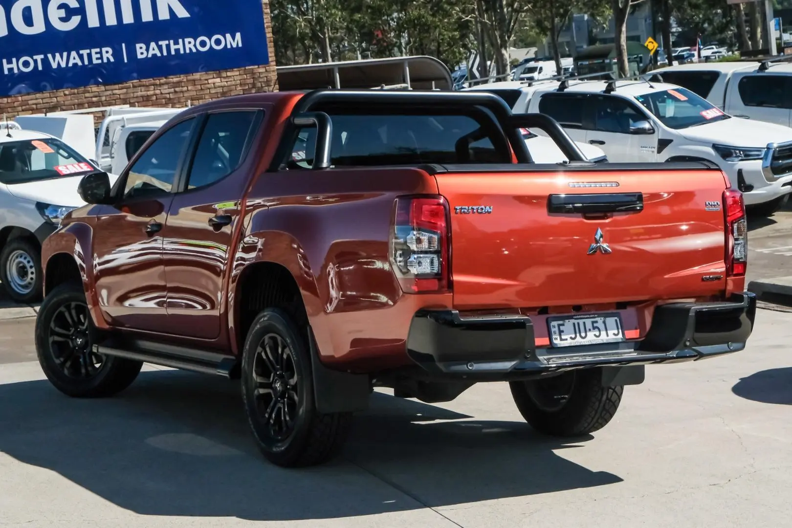 2020 Mitsubishi Triton Gallery Image 2