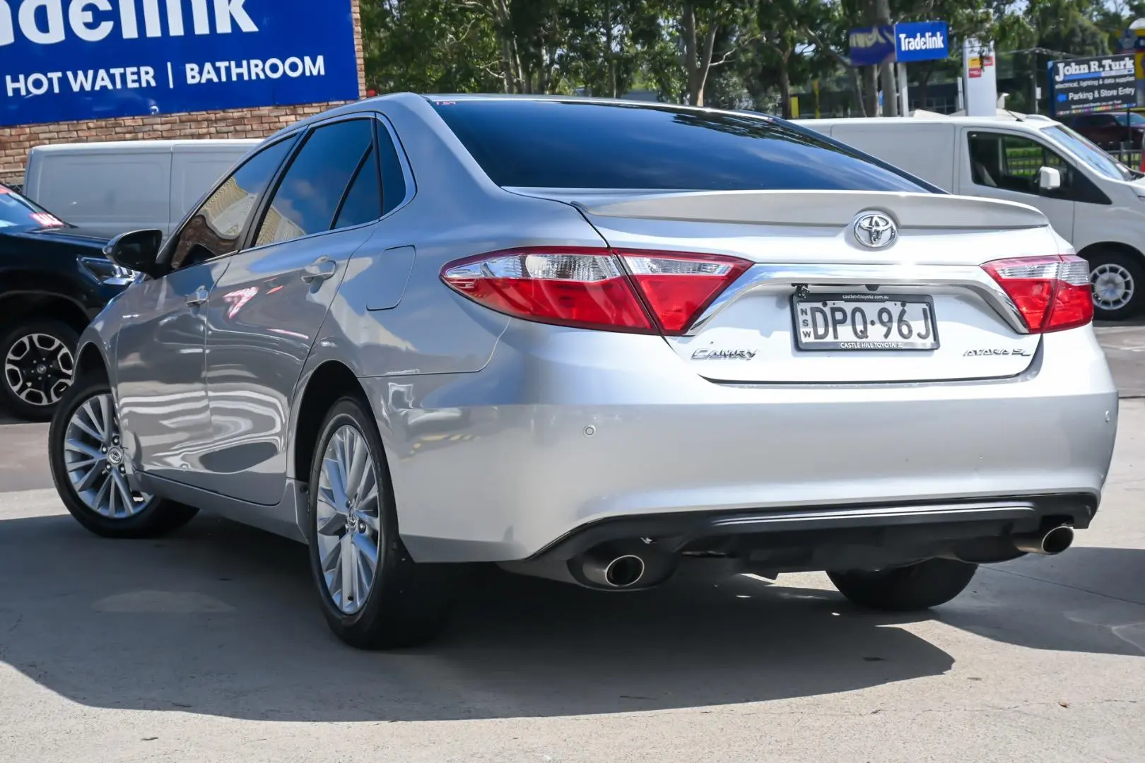 2016 Toyota Camry Gallery Image 2