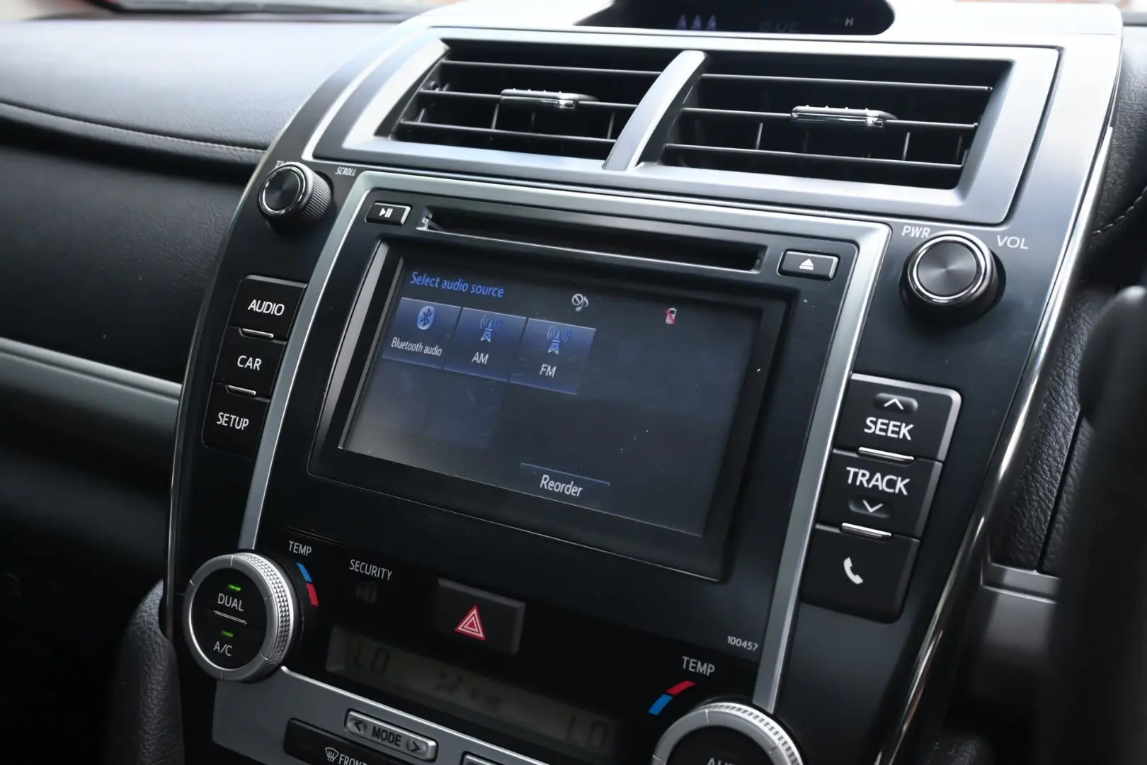 2015 Toyota Camry Gallery Image 16