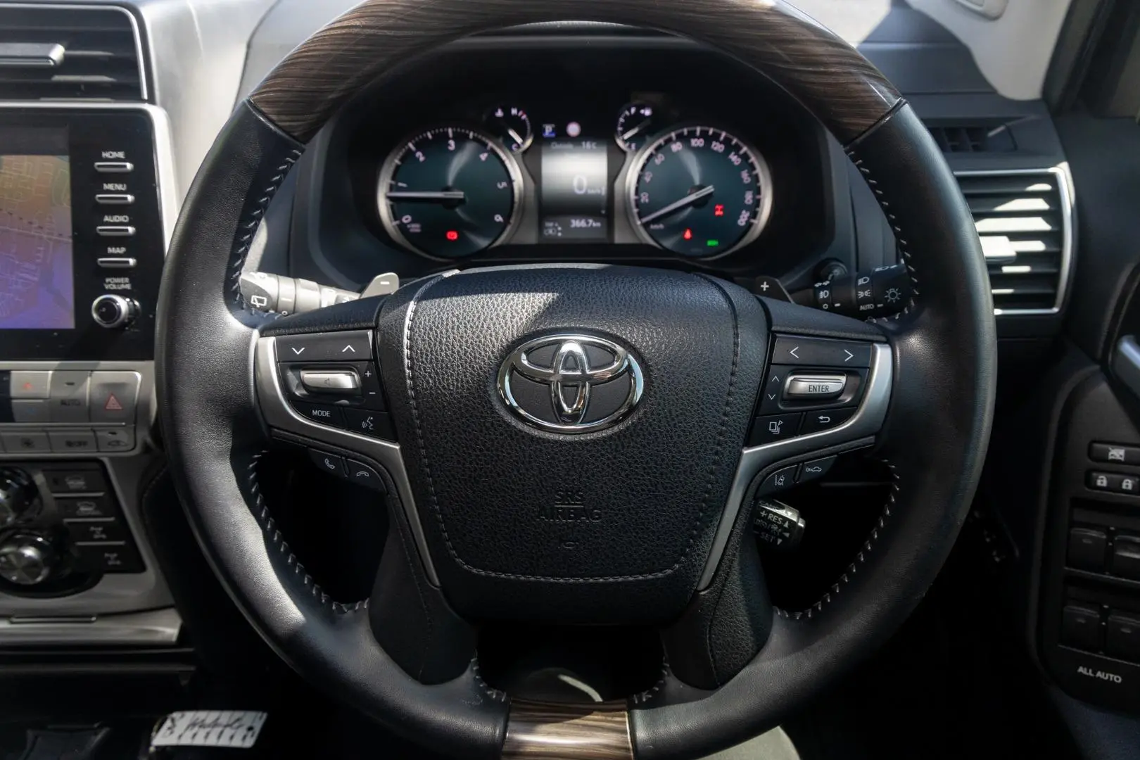 2020 Toyota Landcruiser Prado Gallery Image 11