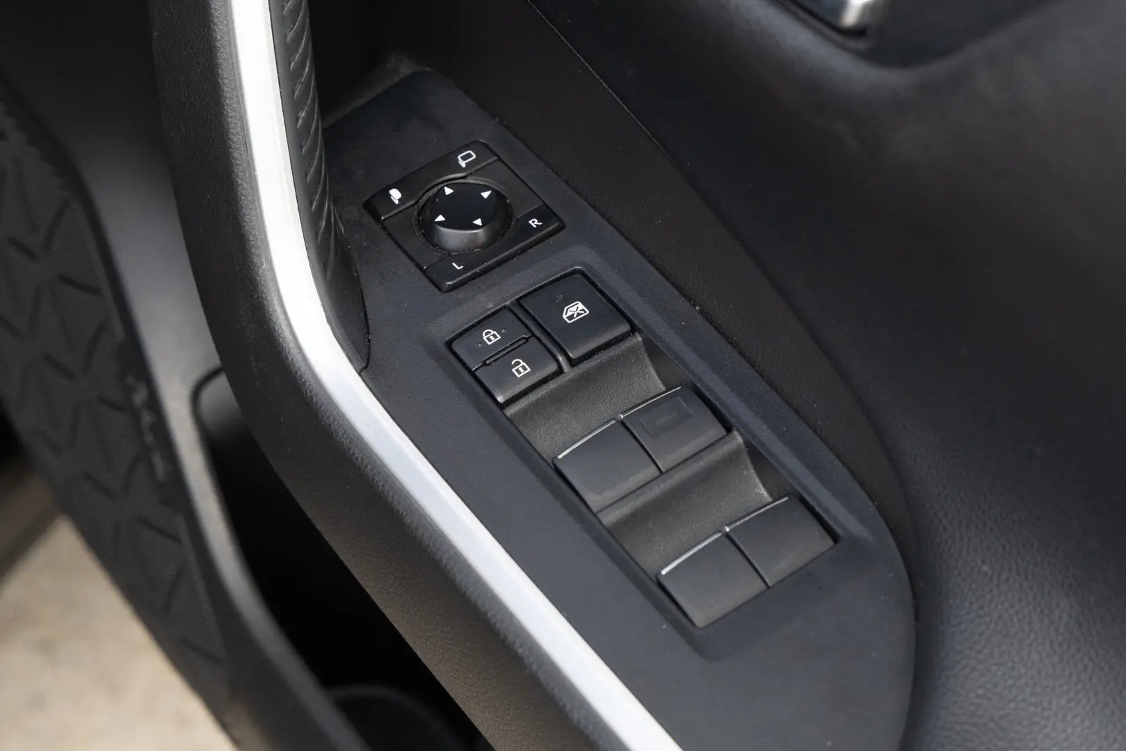 2020 Toyota RAV4 Gallery Image 18