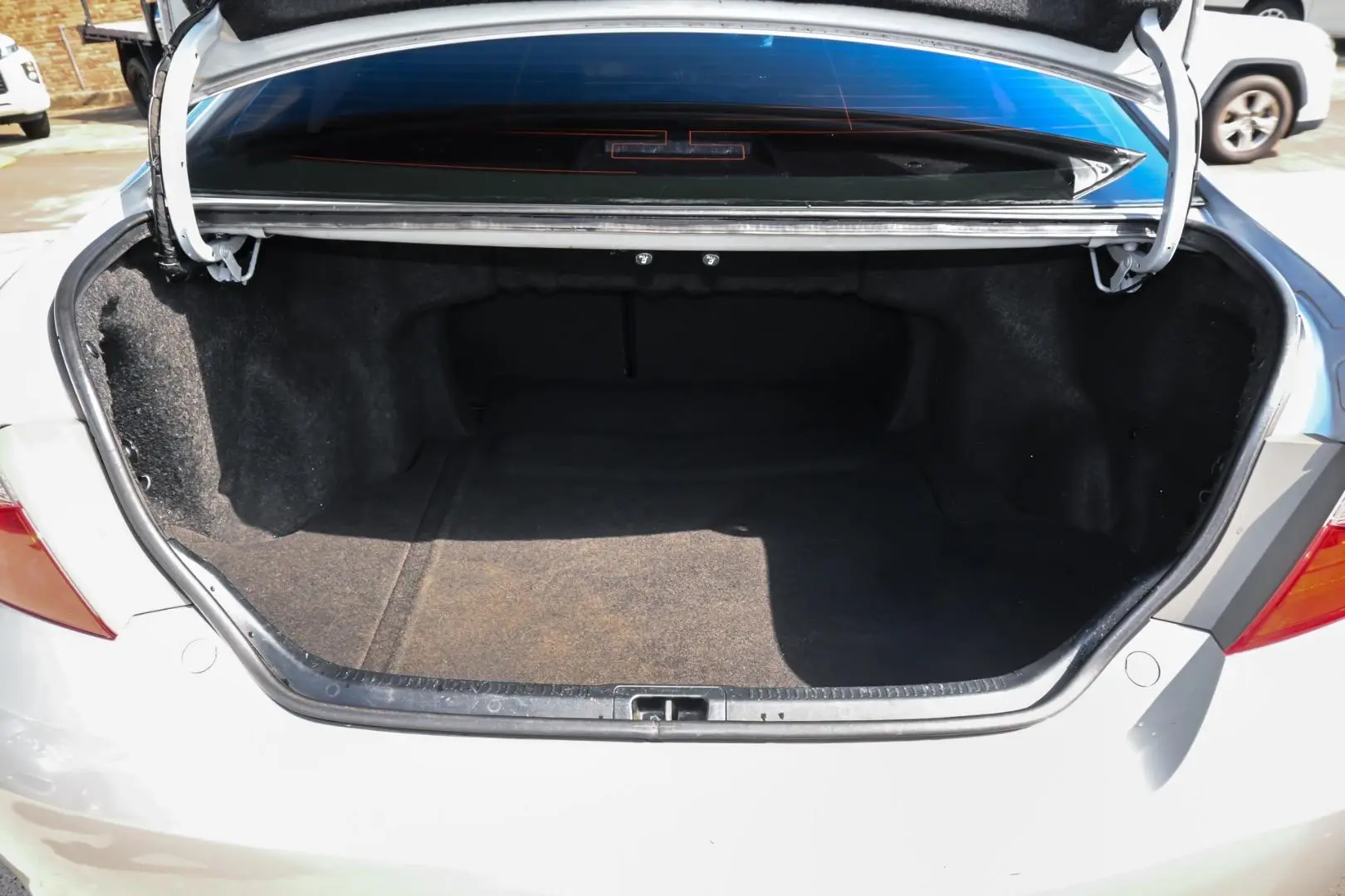 2016 Toyota Camry Gallery Image 21