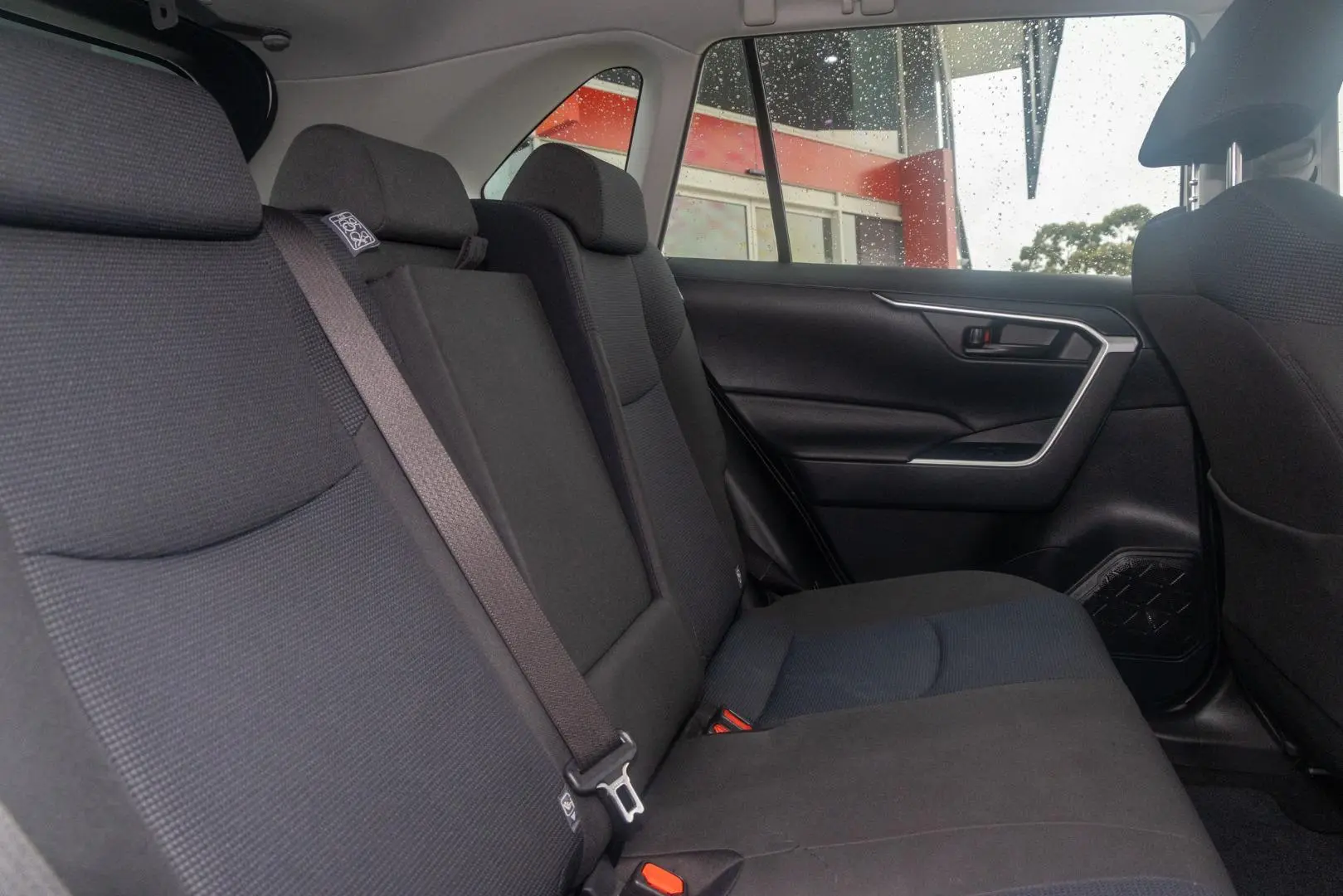 2019 Toyota RAV4 Gallery Image 9