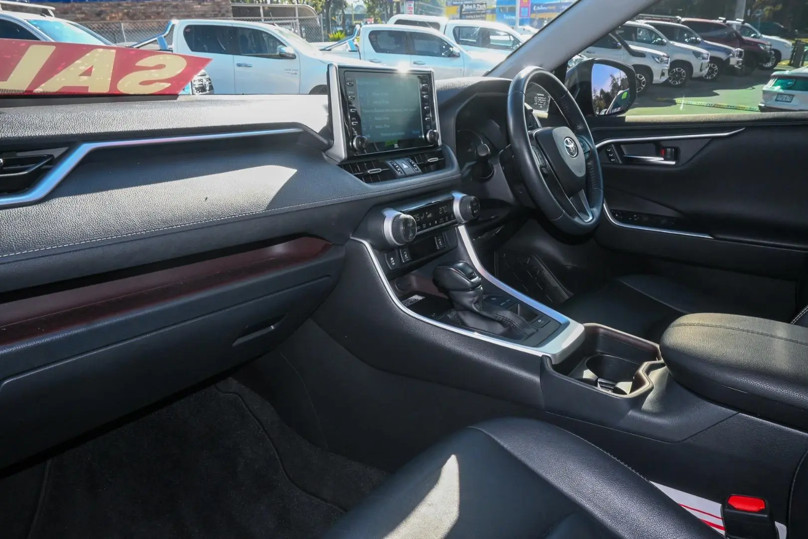 2019 Toyota RAV4 Gallery Image 8