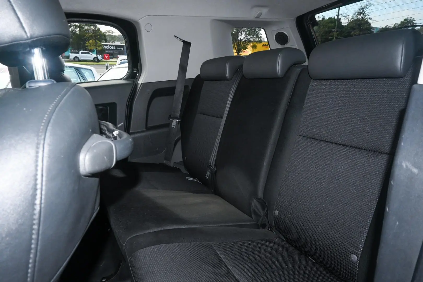 2013 Toyota FJ Cruiser Gallery Image 9