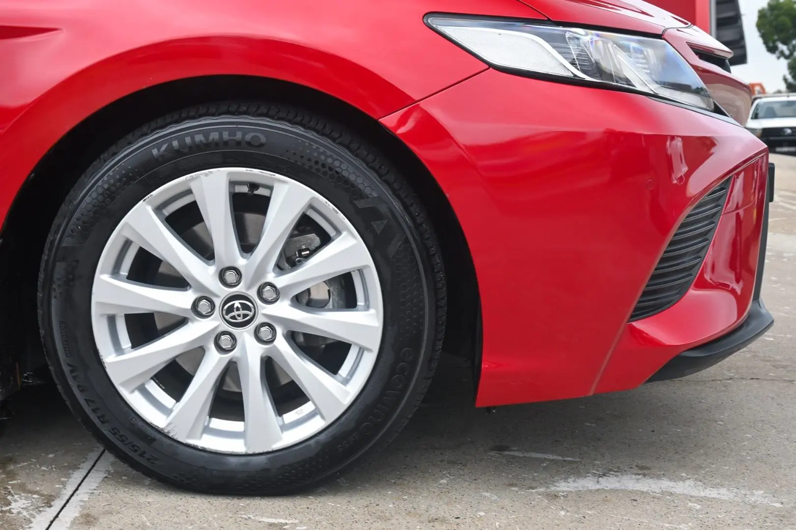 2019 Toyota Camry Gallery Image 19