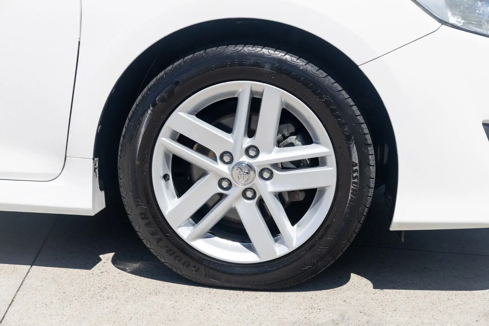 2014 Toyota Camry Gallery Image 21