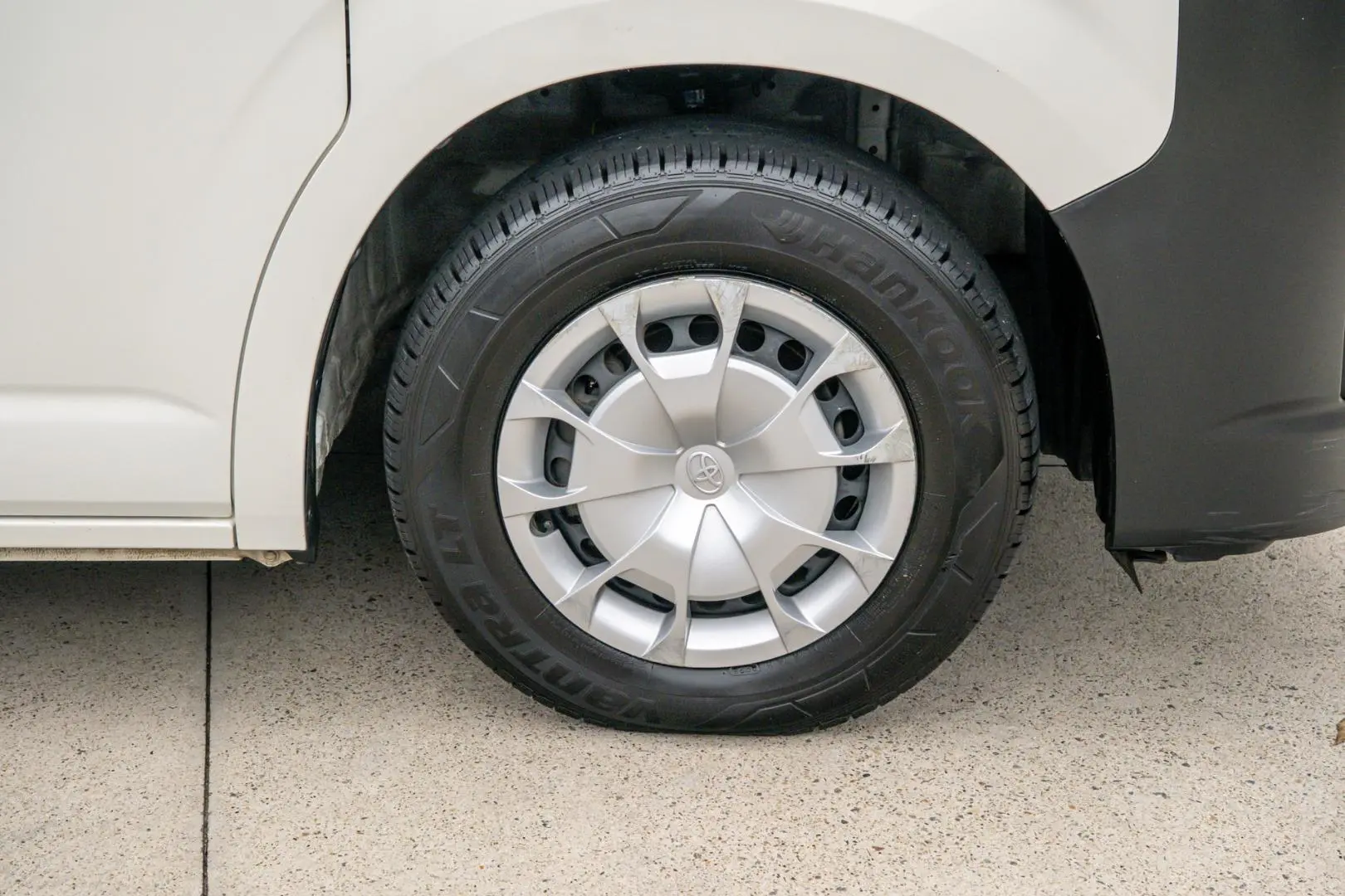 2022 Toyota Hiace Gallery Image 21