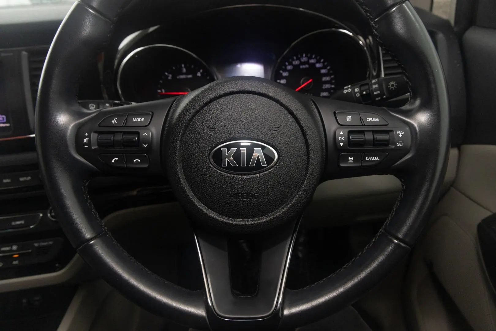2020 Kia Carnival Gallery Image 11