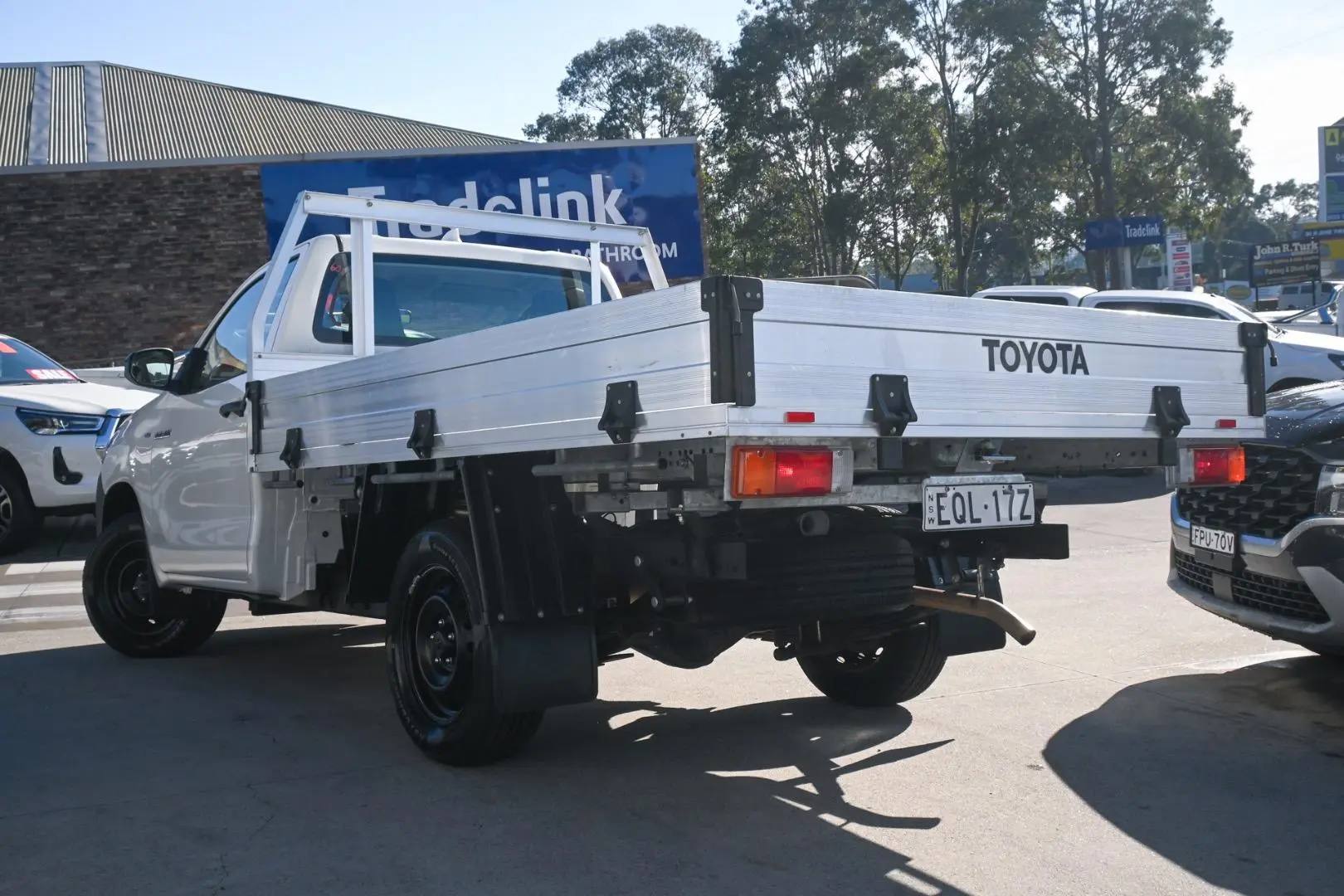 2021 Toyota Hilux Gallery Image 2