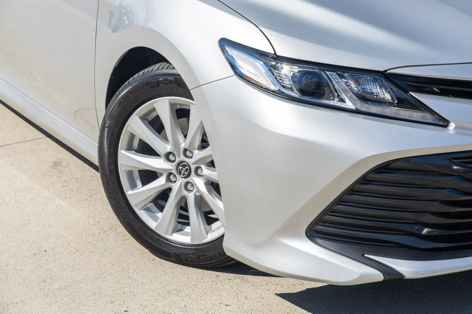 2019 Toyota Camry Gallery Image 6