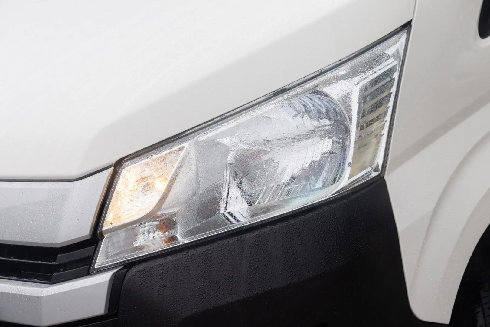 2023 Toyota Hiace Gallery Image 16