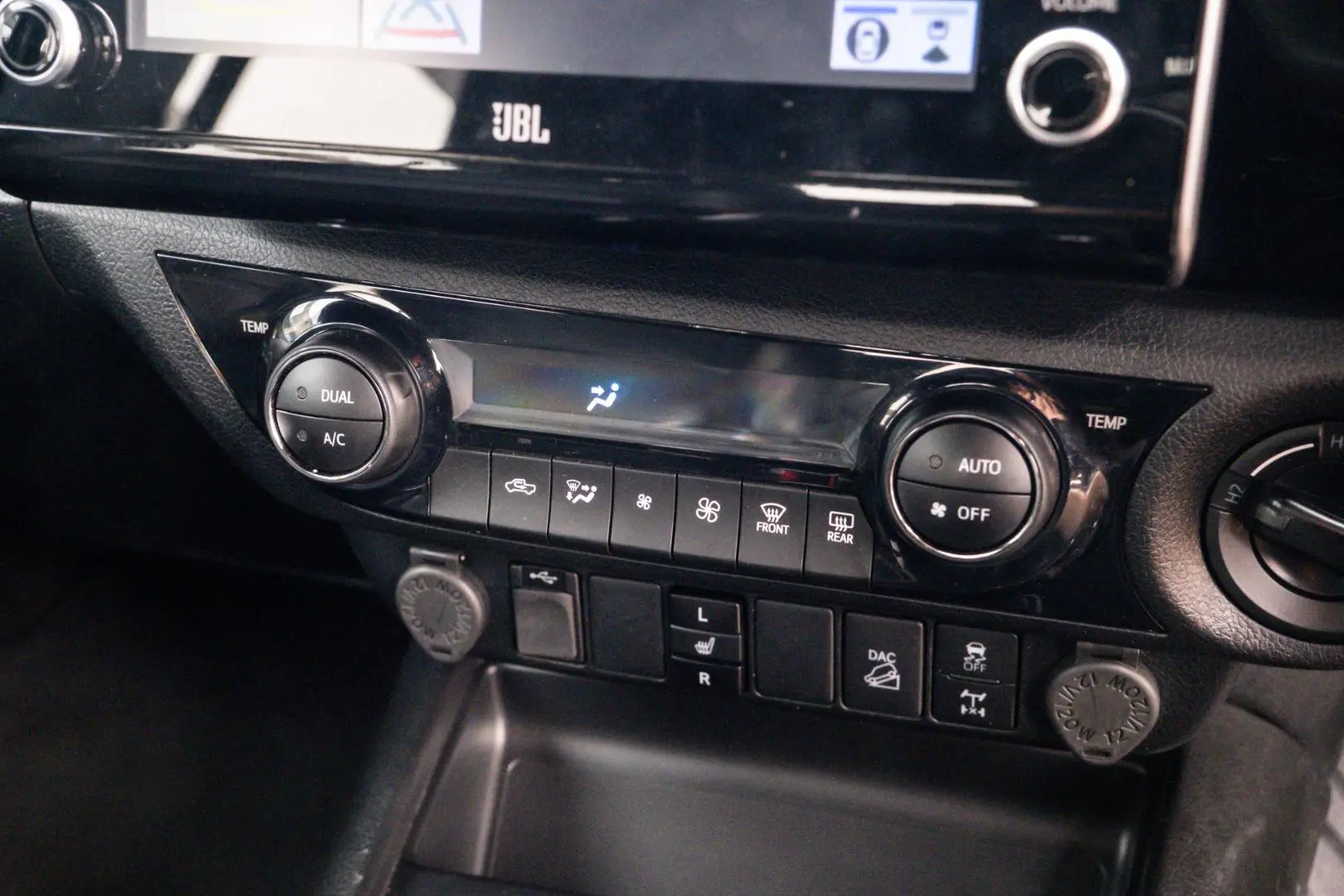 2023 Toyota Hilux Gallery Image 13