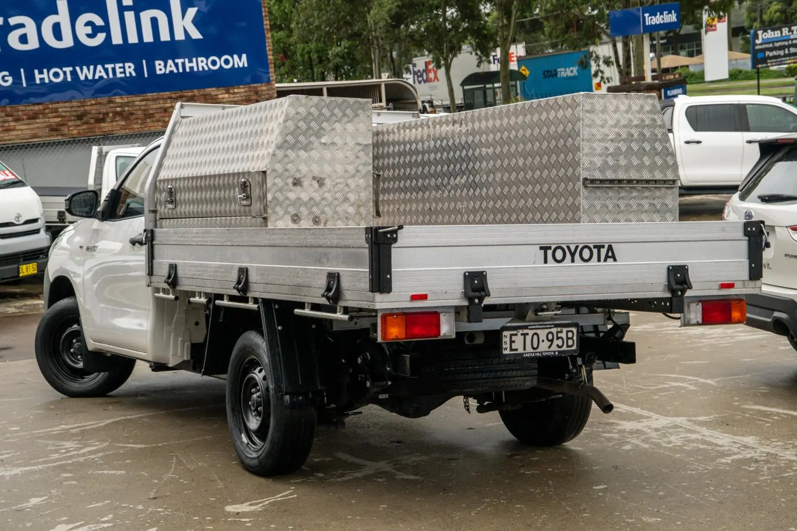 2022 Toyota Hilux Gallery Image 2