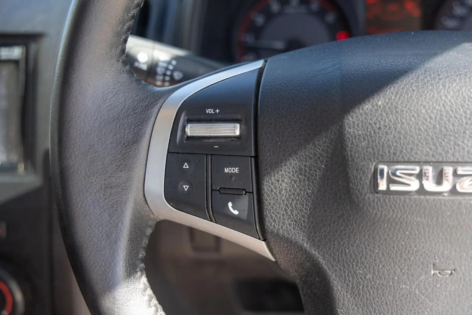 2018 Isuzu D-MAX Gallery Image 13