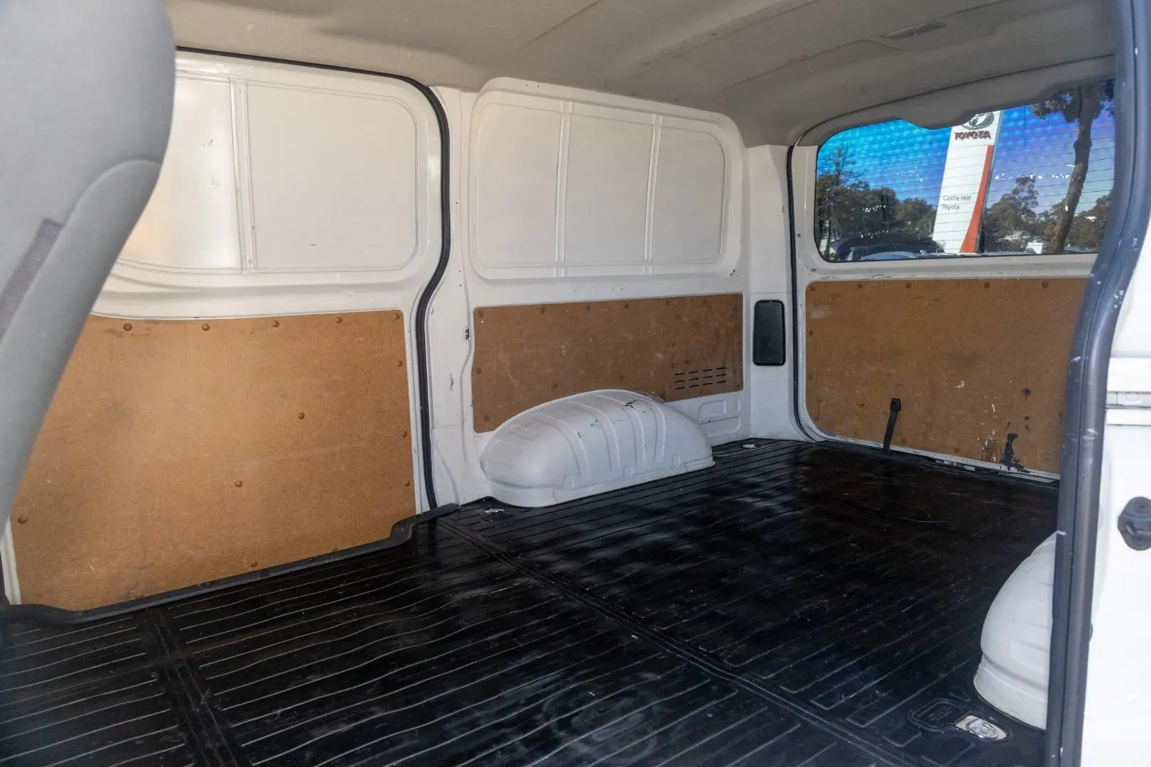 2022 Toyota Hiace Gallery Image 9