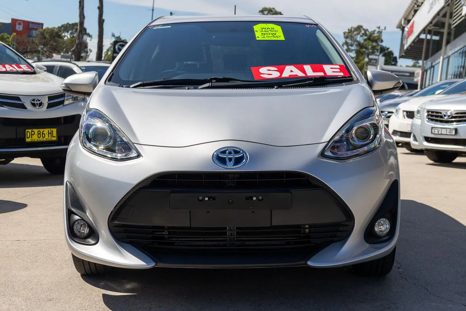2019 Toyota Prius C Gallery Image 4