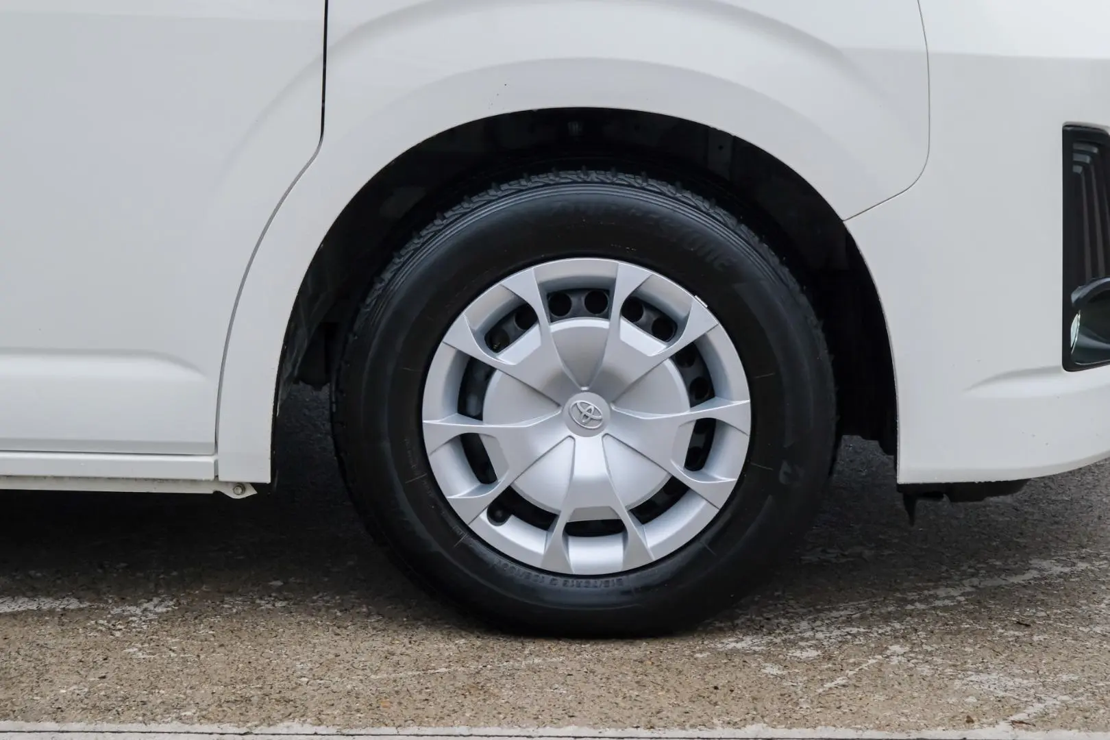 2023 Toyota Hiace Gallery Image 20