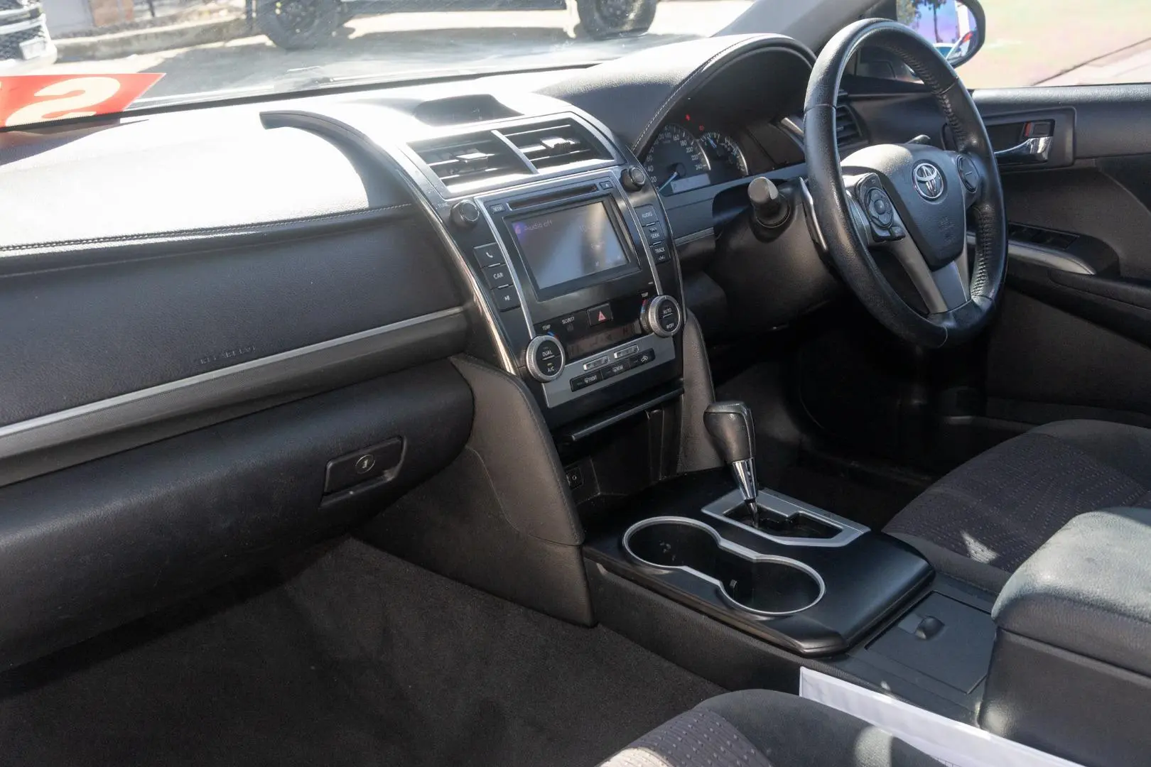 2012 Toyota Camry Gallery Image 8