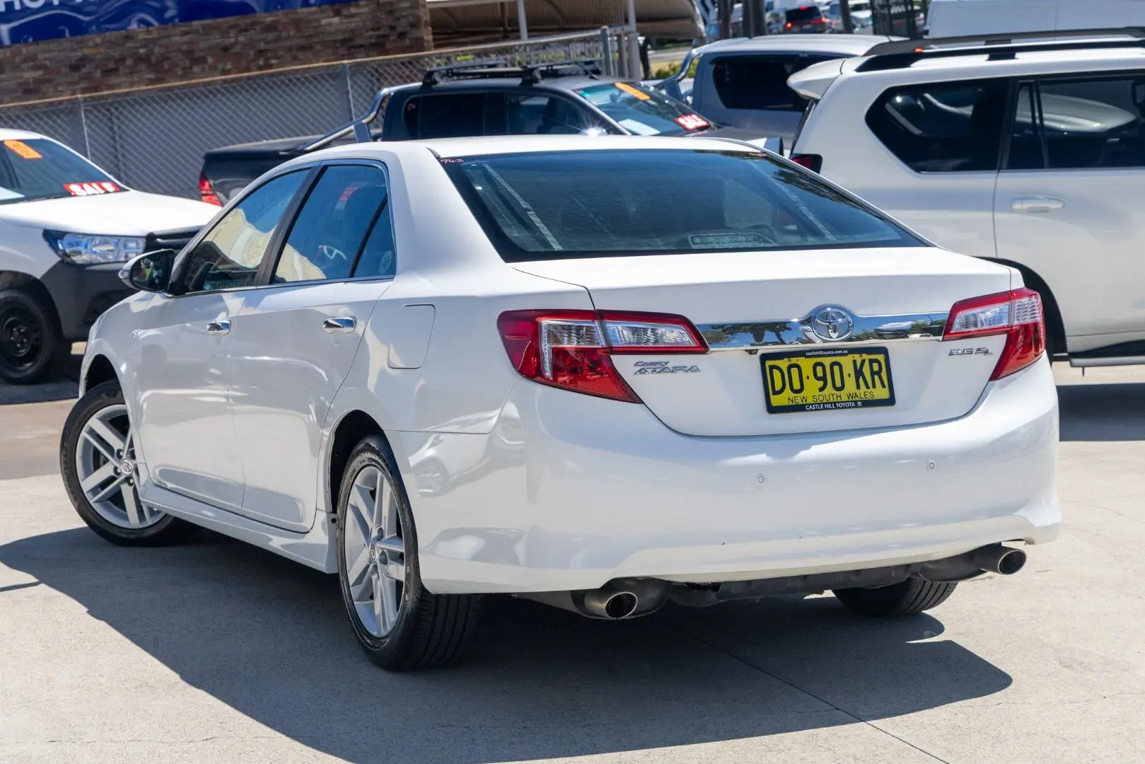 2014 Toyota Camry Gallery Image 2