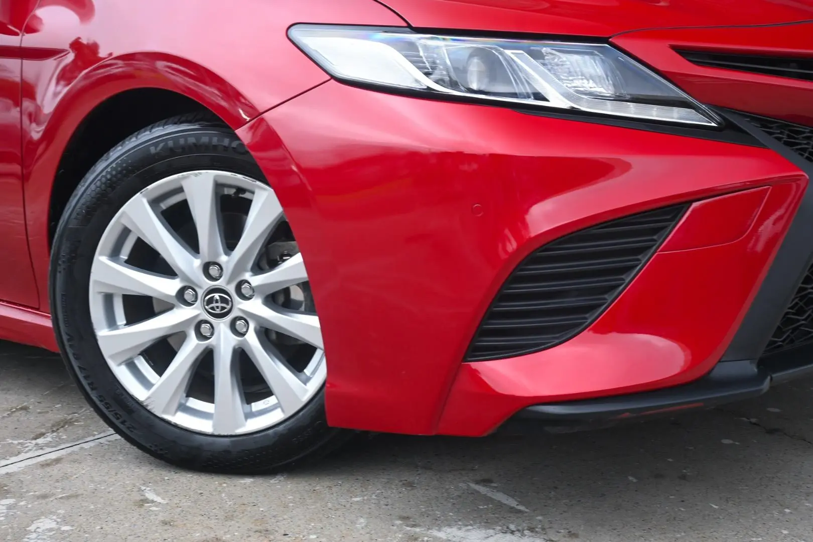 2019 Toyota Camry Gallery Image 6
