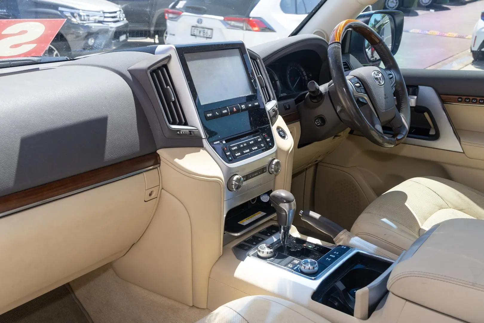 2016 Toyota Landcruiser Gallery Image 8