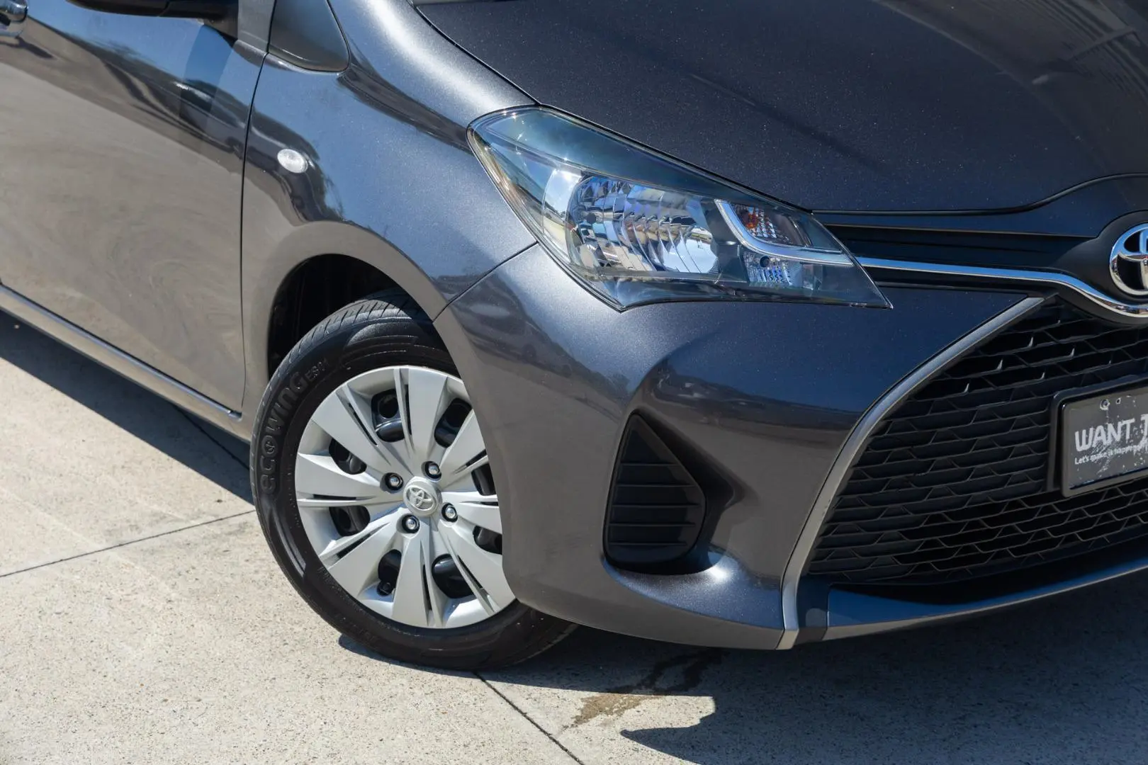 2014 Toyota Yaris Gallery Image 6