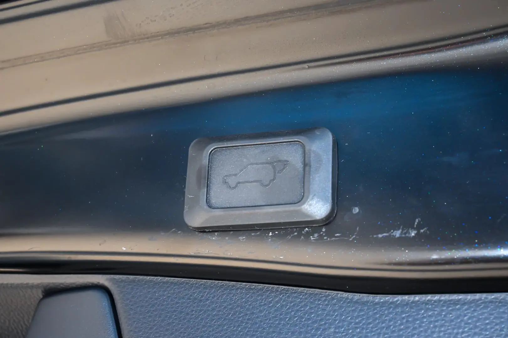 2025 Toyota RAV4 Gallery Image 23