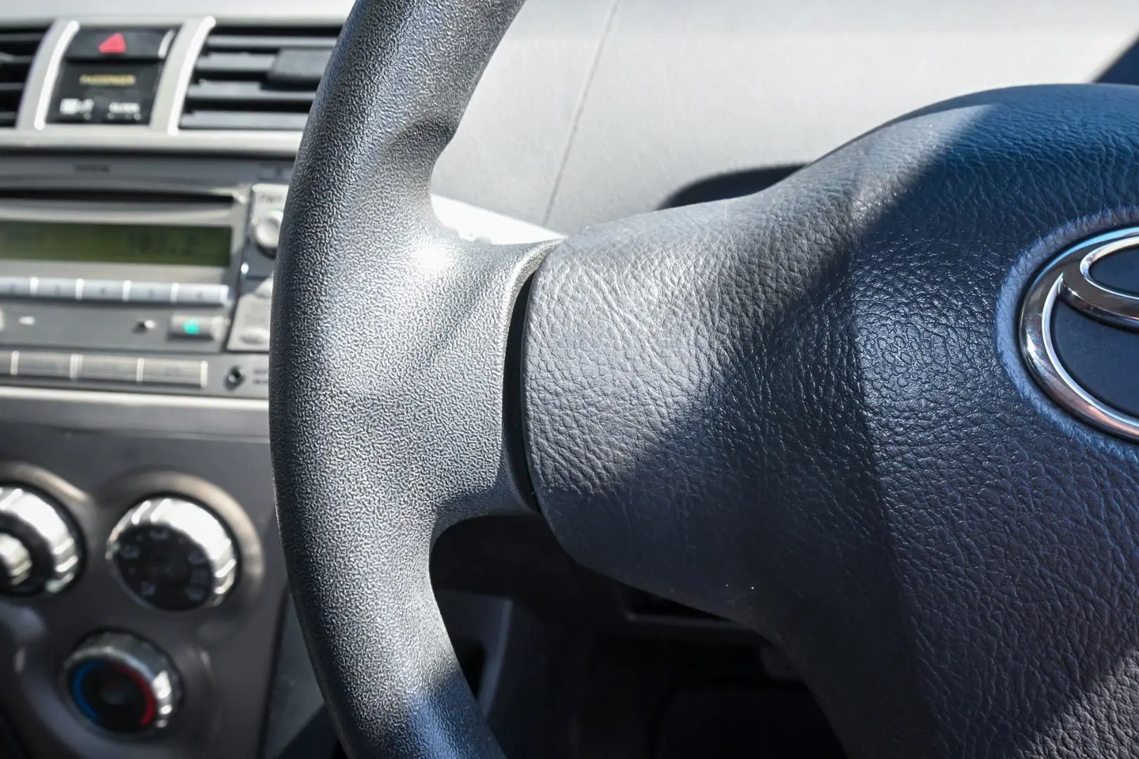 2010 Toyota Yaris Gallery Image 12