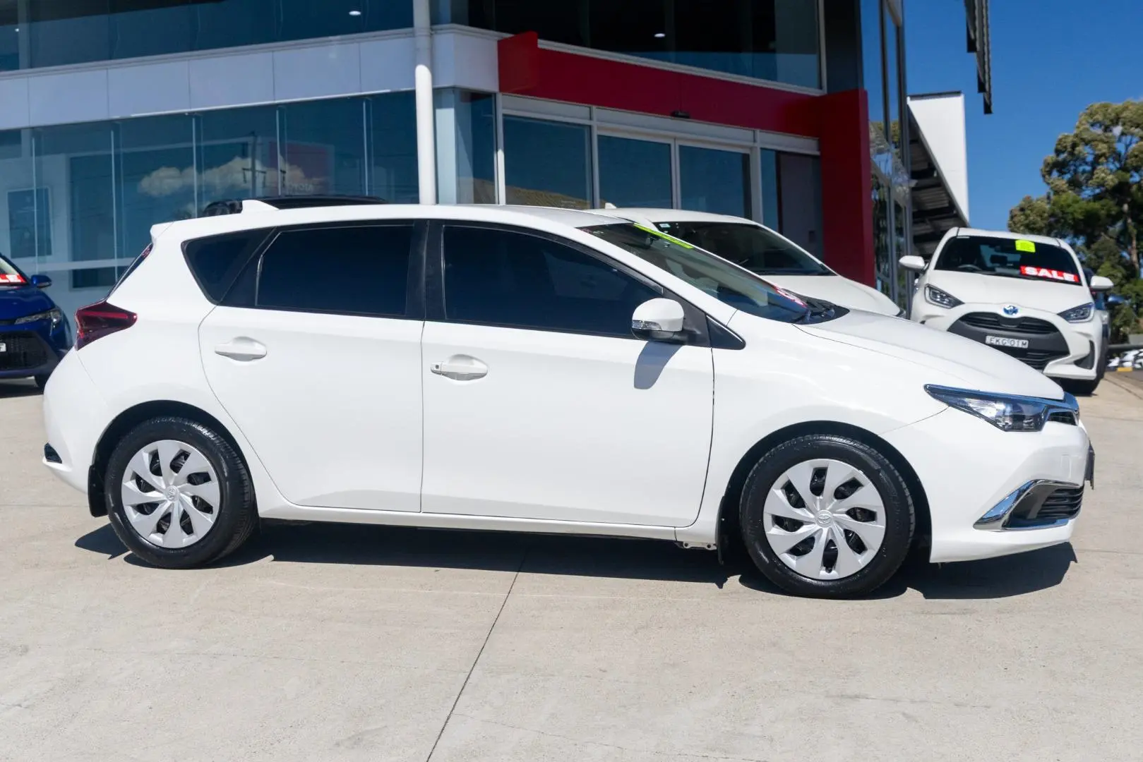2018 Toyota Corolla Gallery Image 3