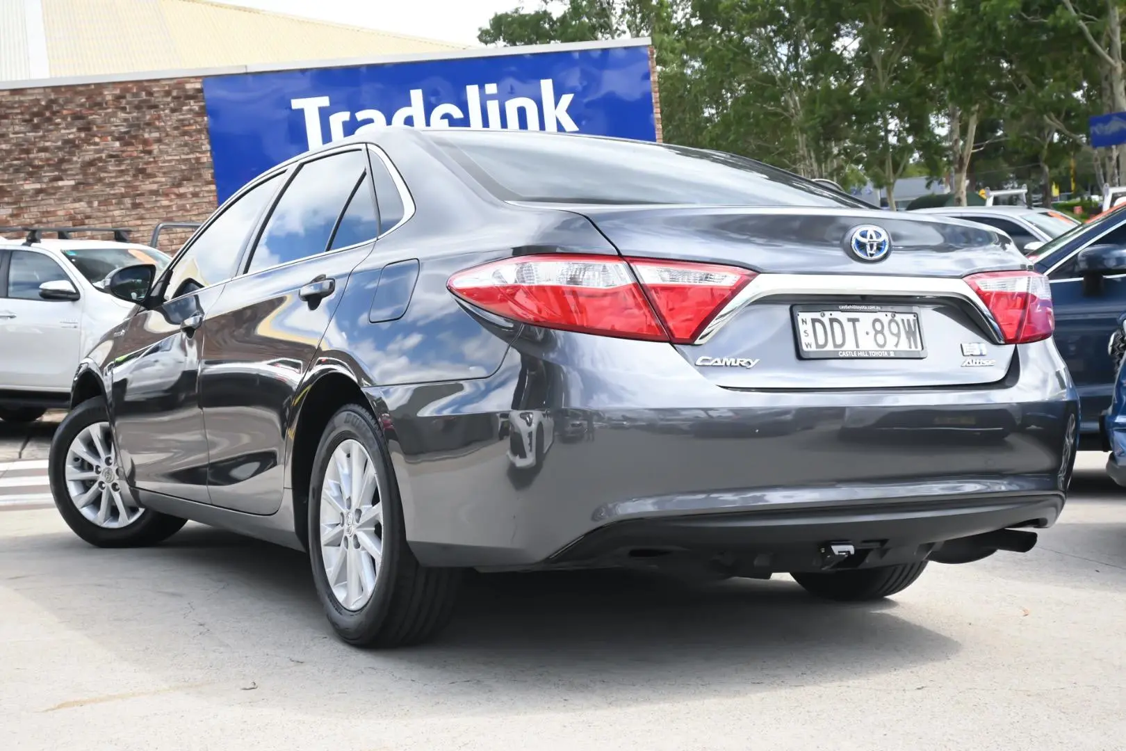 2015 Toyota Camry Gallery Image 2