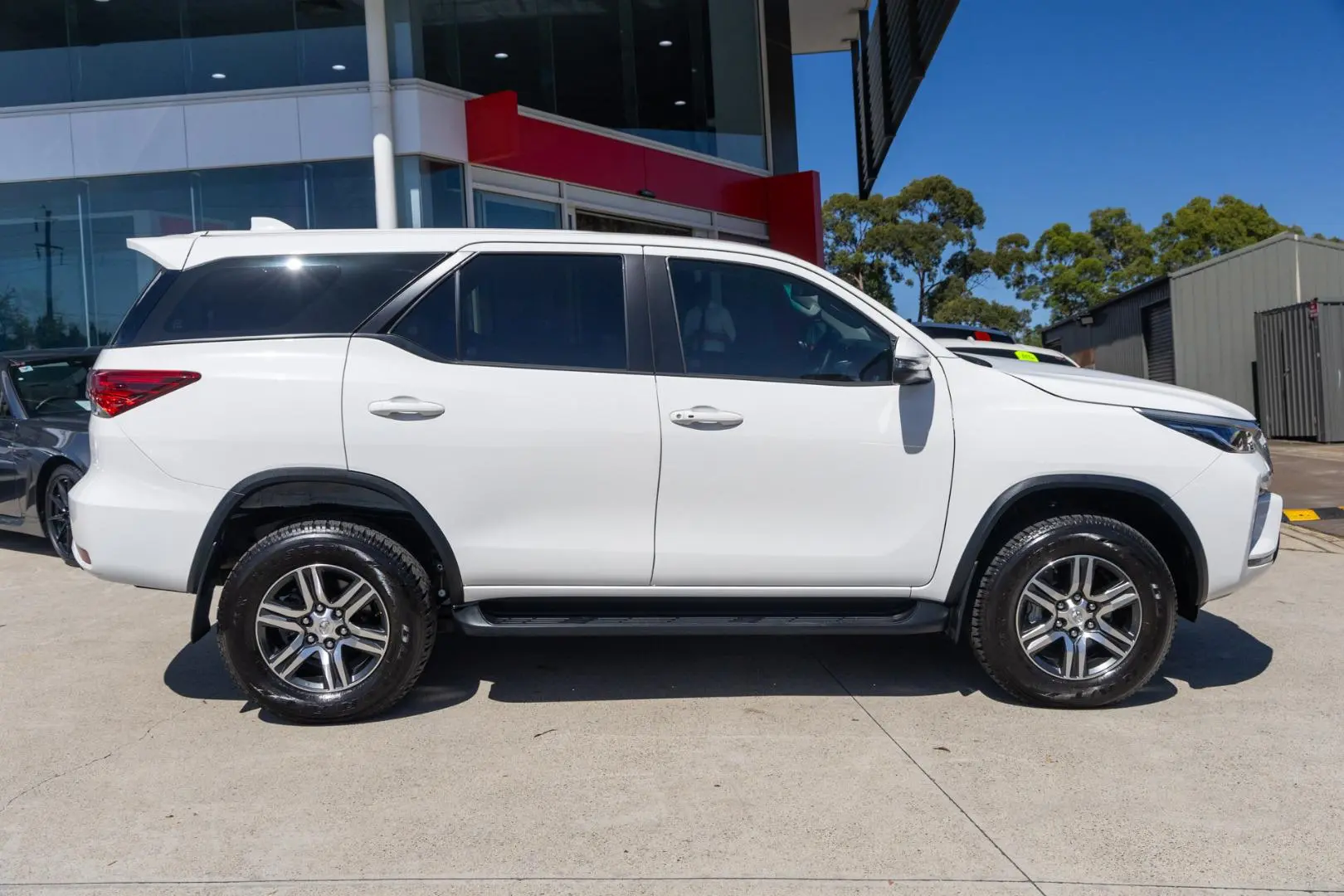 2025 Toyota Fortuner Gallery Image 3