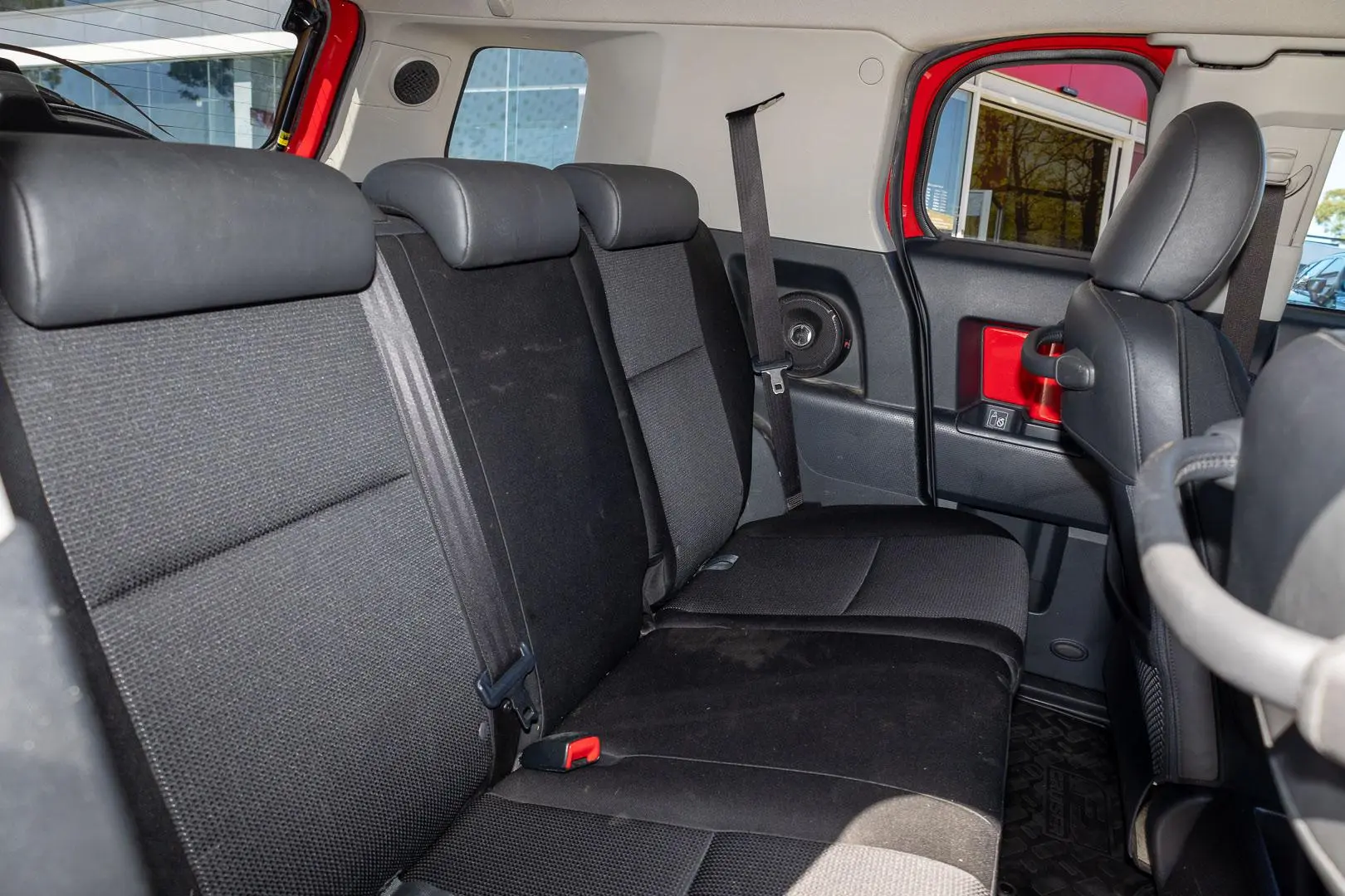 2015 Toyota FJ Cruiser Gallery Image 9