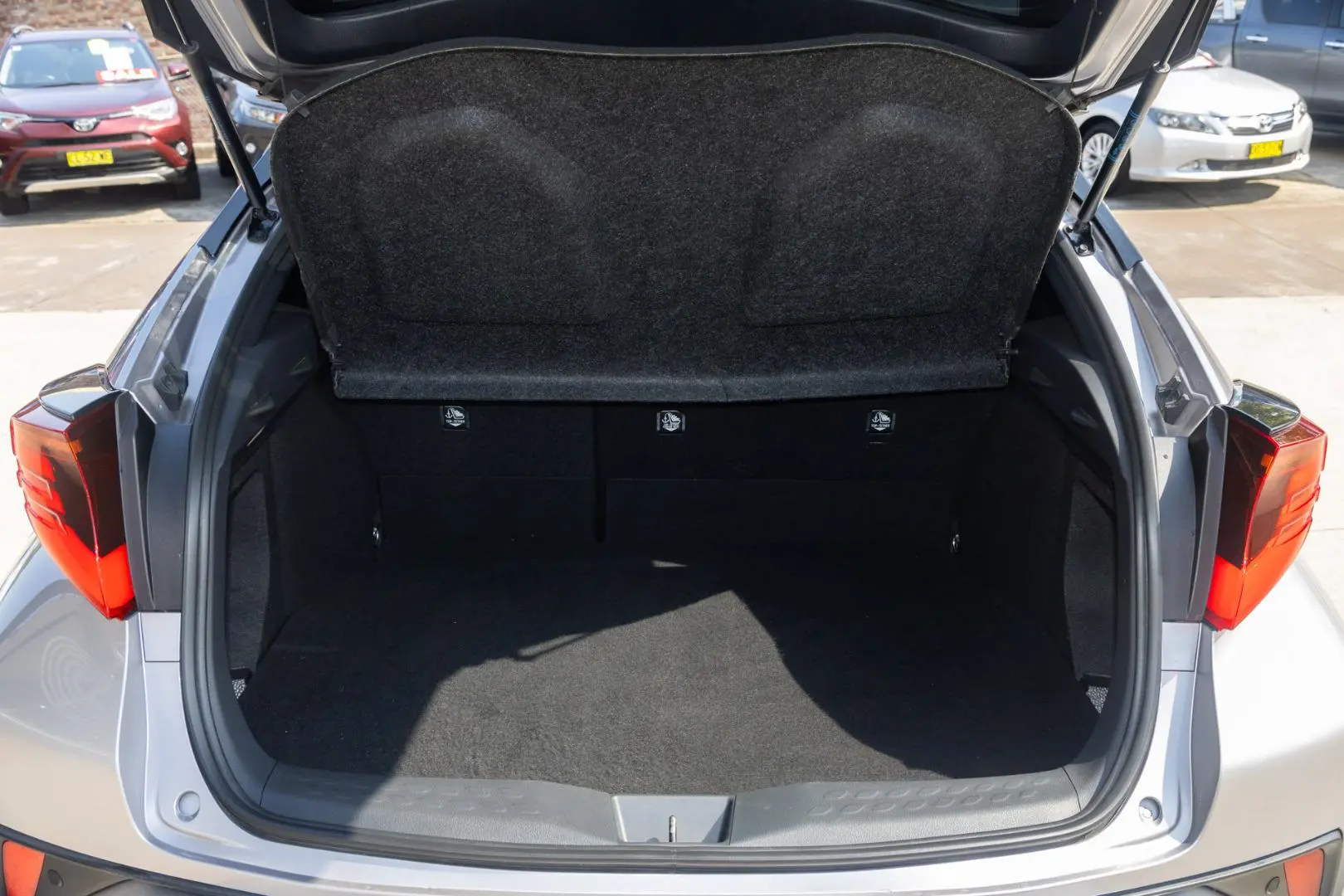 2020 Toyota C-HR Gallery Image 18