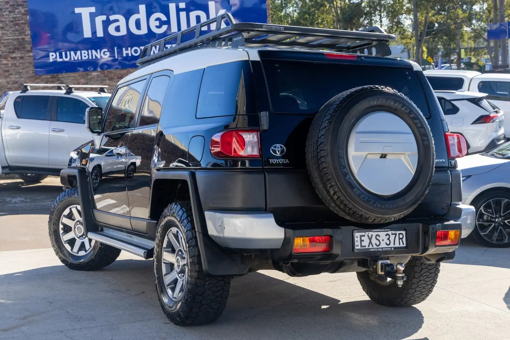 2016 Toyota FJ Cruiser Gallery Image 2