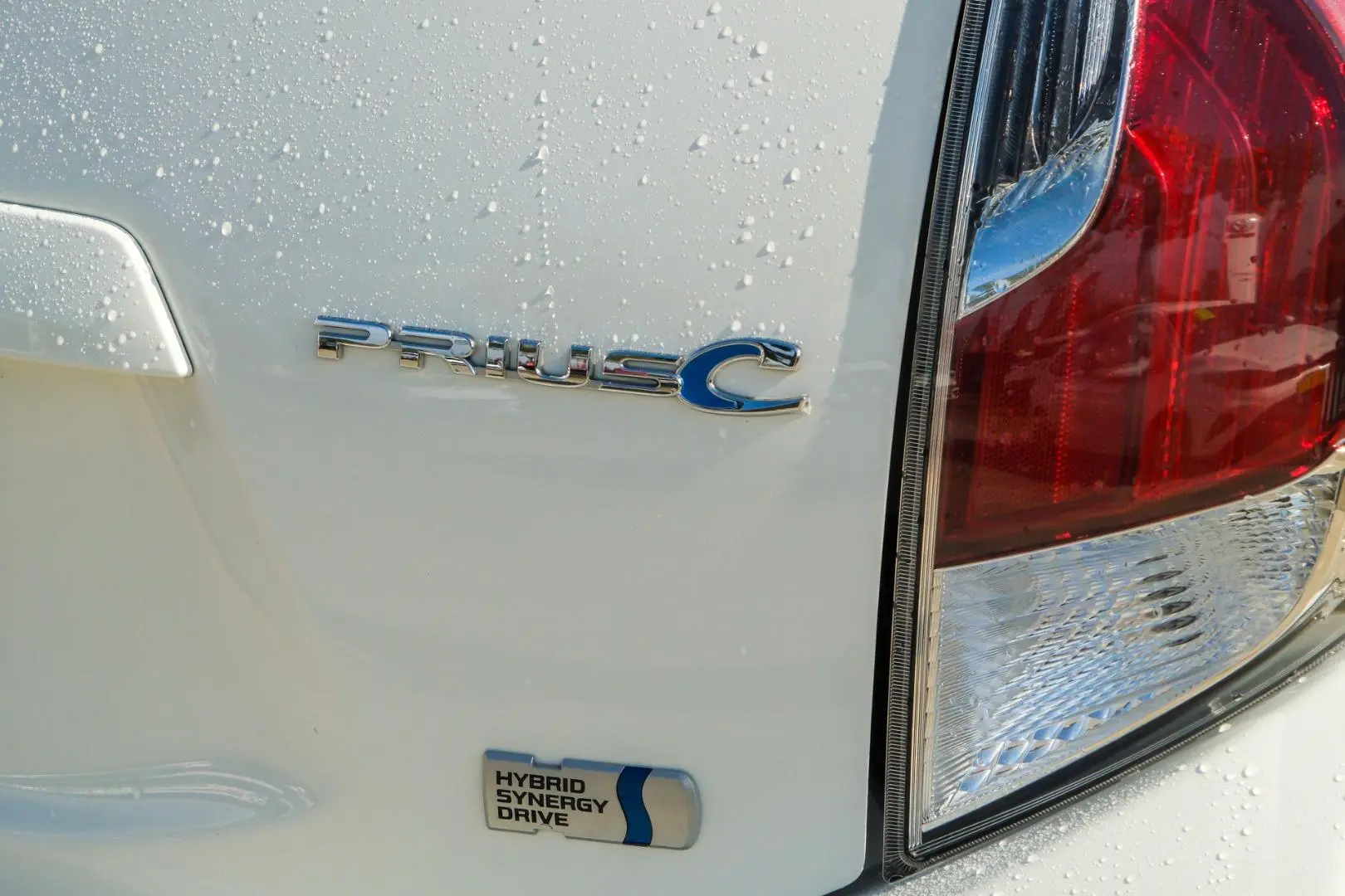 2016 Toyota Prius C Gallery Image 19