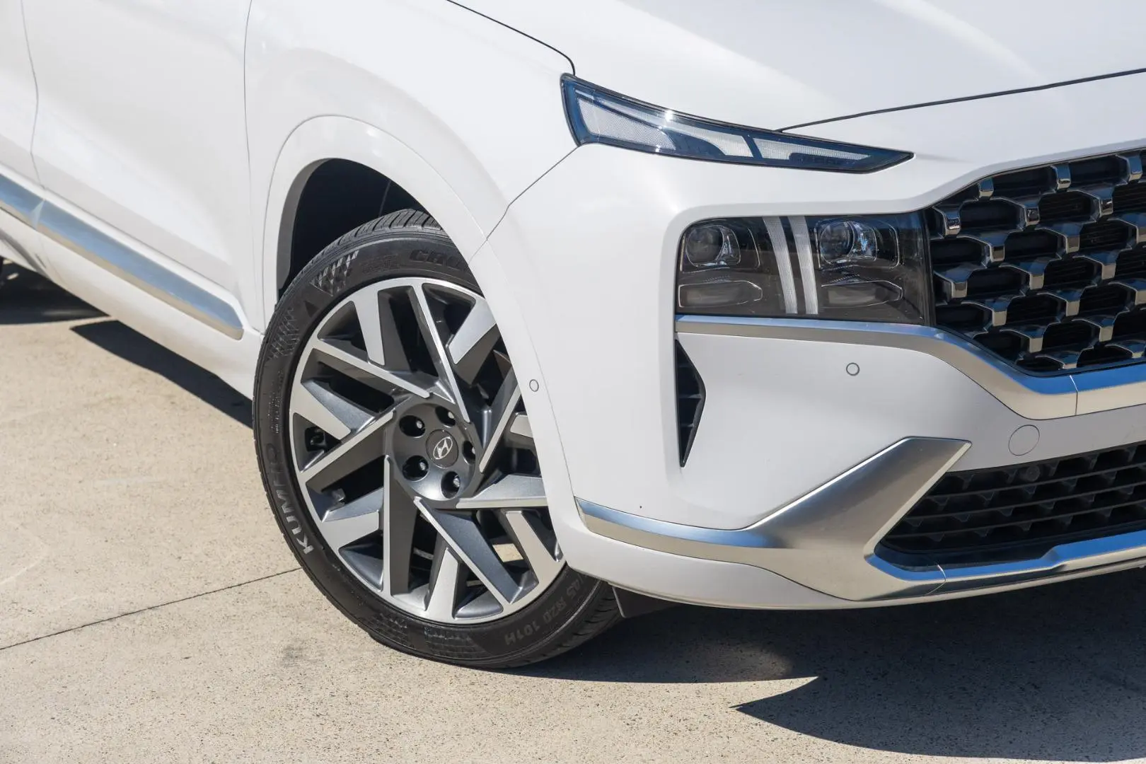 2022 Hyundai Santa Fe Gallery Image 6