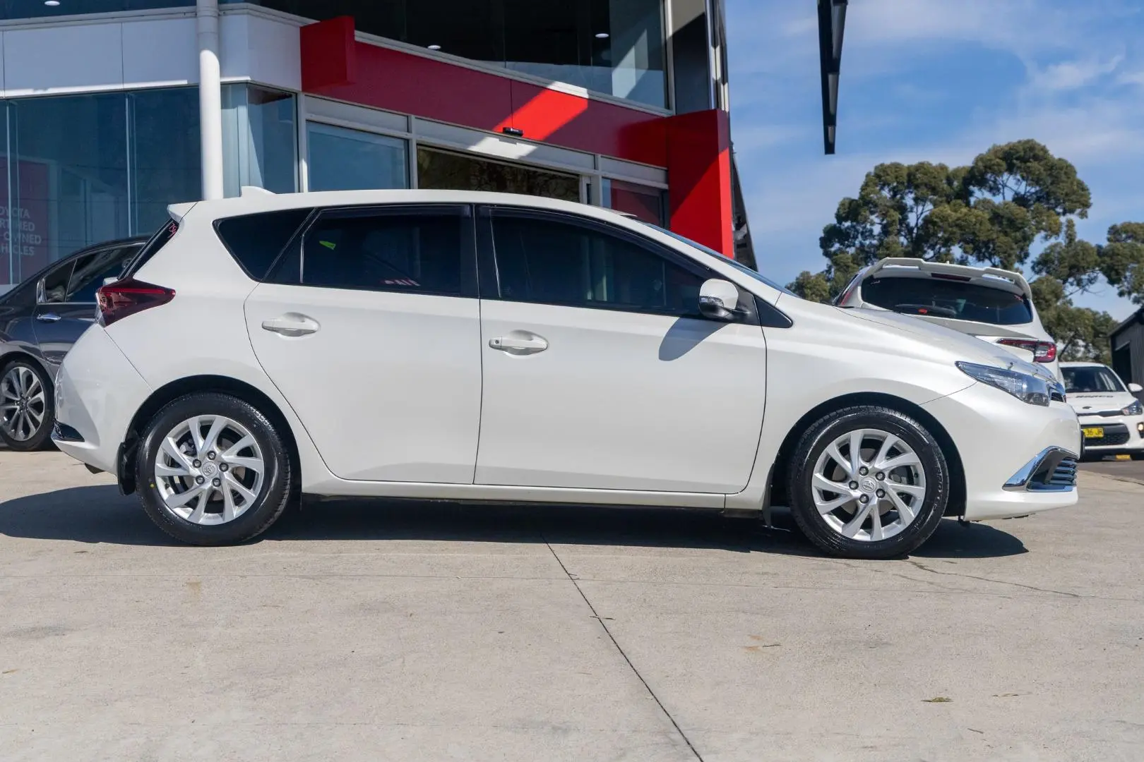 2017 Toyota Corolla Gallery Image 3