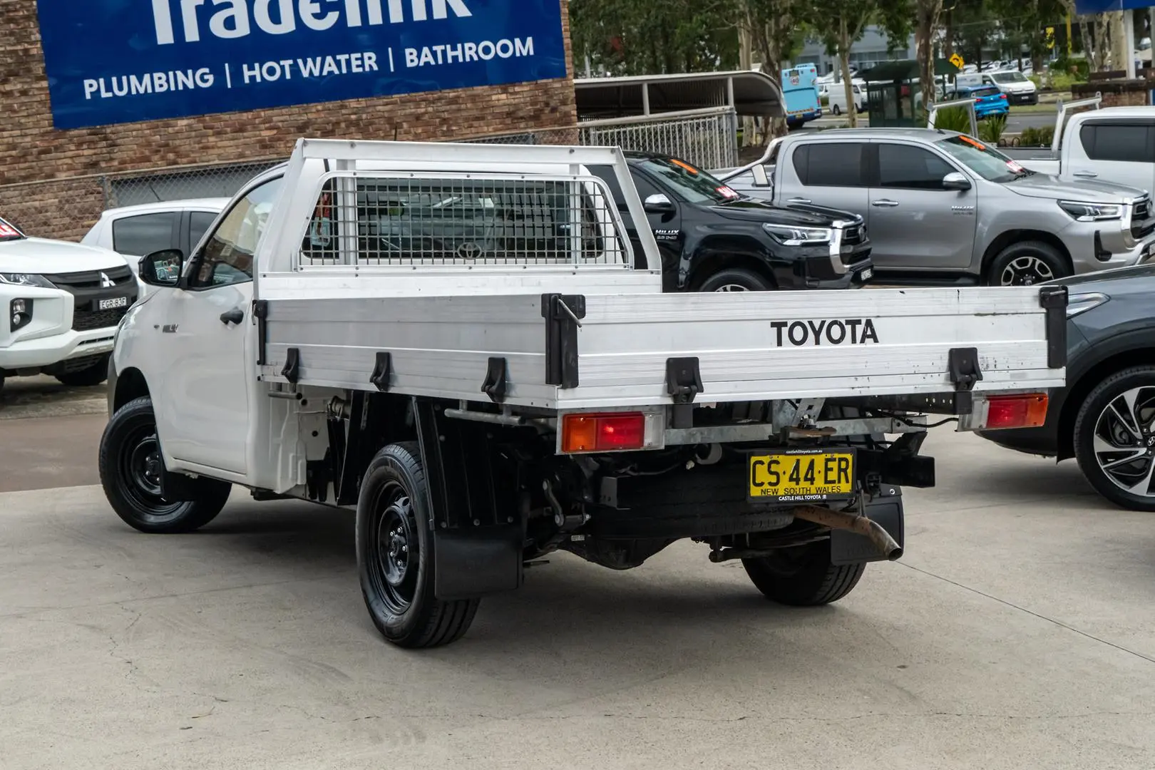2018 Toyota Hilux Gallery Image 2