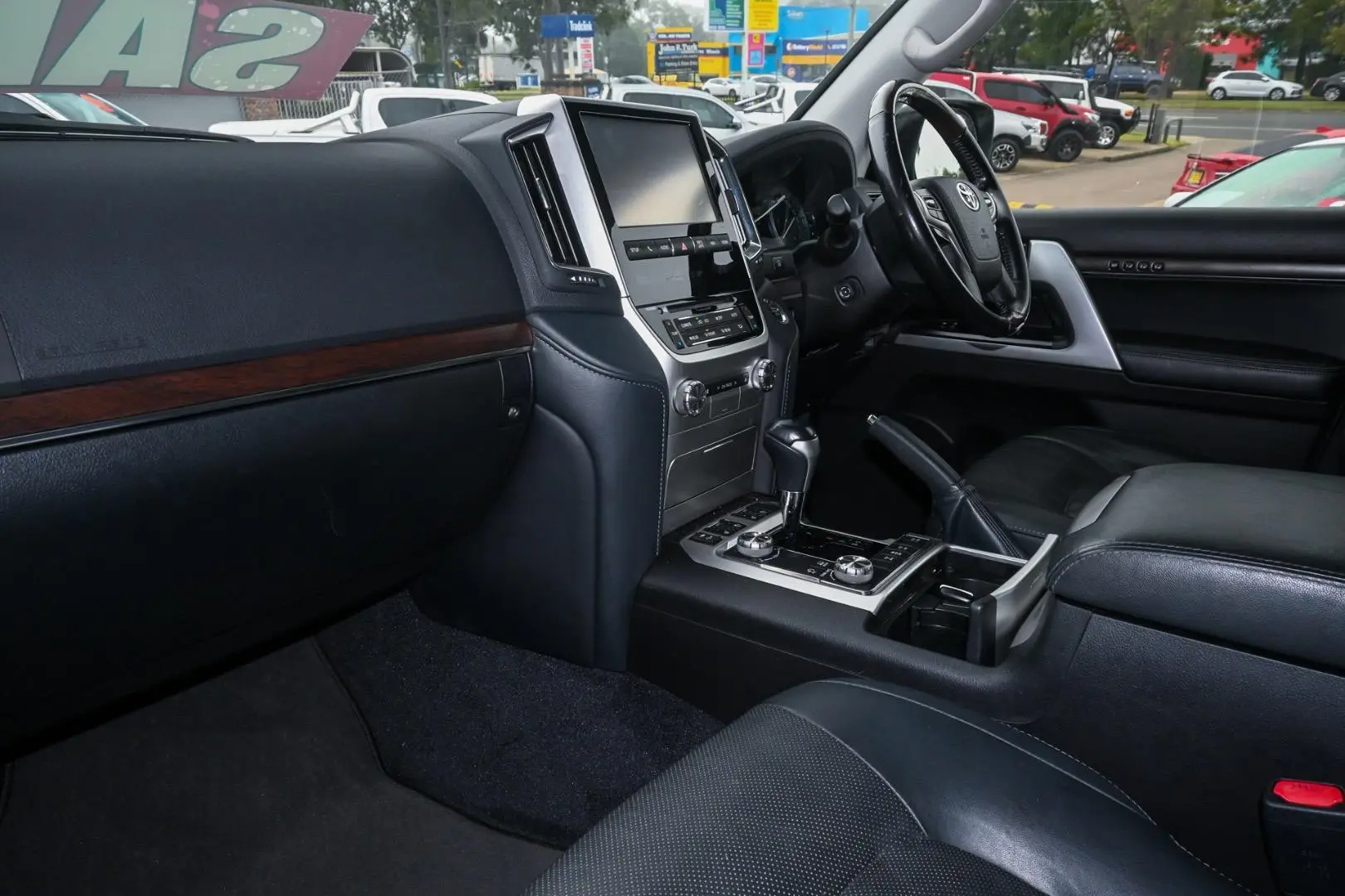 2018 Toyota Landcruiser Gallery Image 8