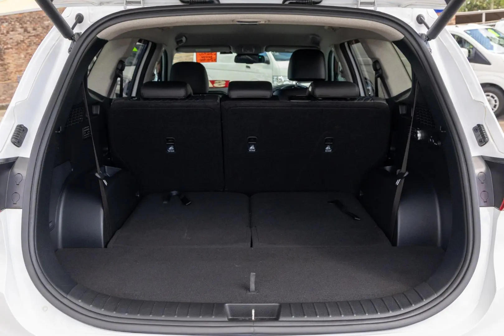 2020 Hyundai Santa Fe Gallery Image 20