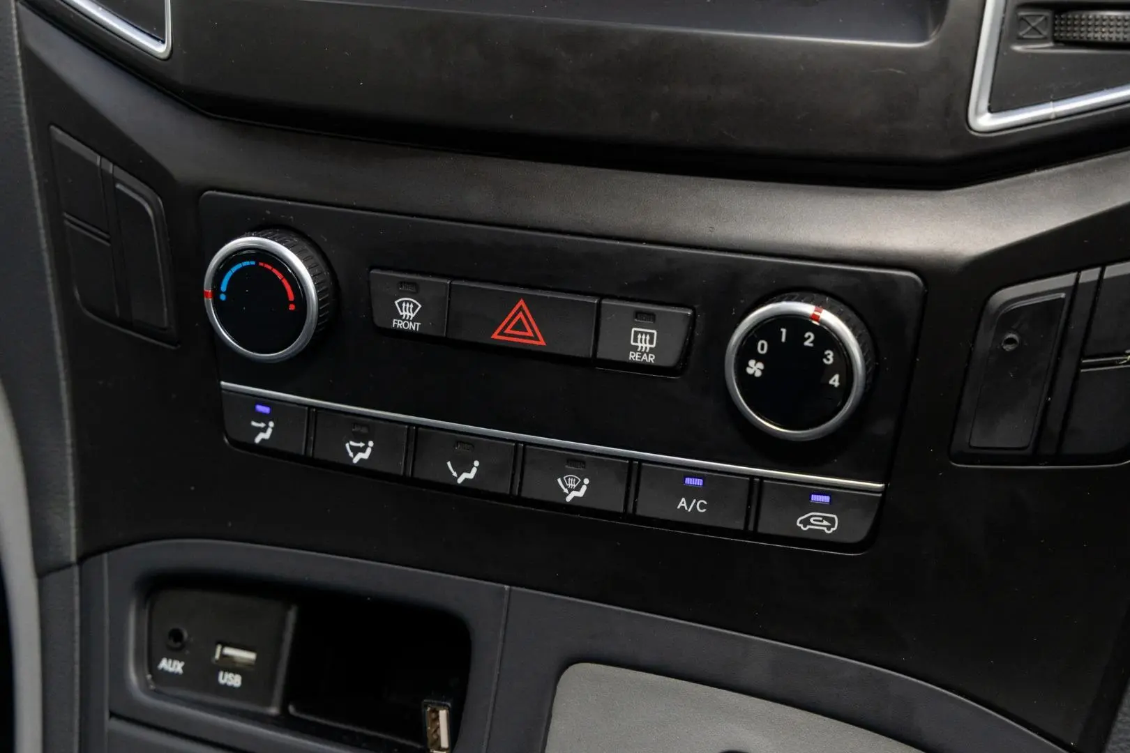 2017 Hyundai iLoad Gallery Image 16